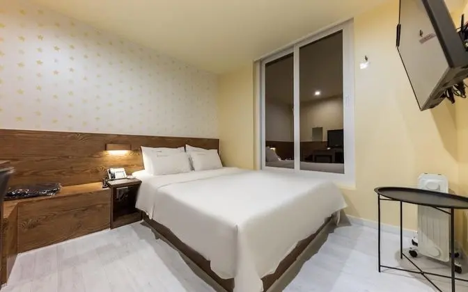 Oda (Standard A (Netflix & Disney Plus ava)