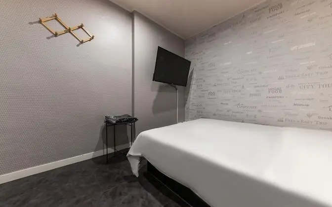 Oda (Standard B (Netflix & Disney Plus ava)