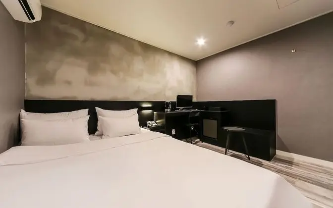 Oda (Standard B (Netflix & Disney Plus ava)