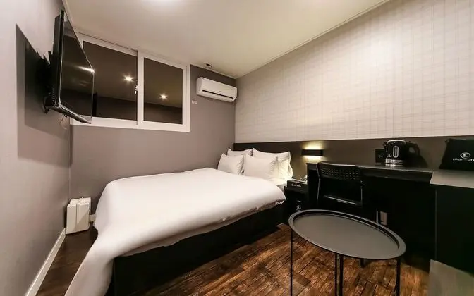 Oda (Standard B (Netflix & Disney Plus ava)