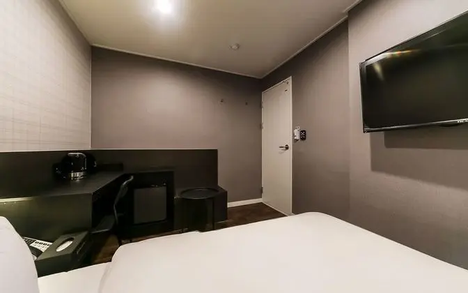 Oda (Standard B (Netflix & Disney Plus ava)