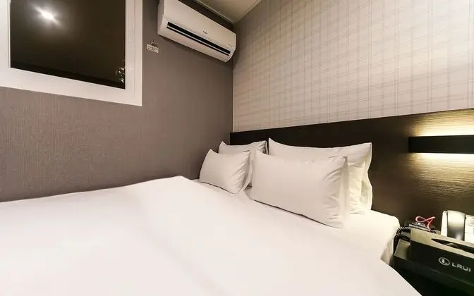 Oda (Standard B (Netflix & Disney Plus ava)