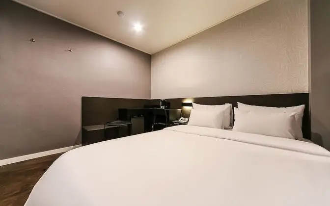 Oda (Standard B (Netflix & Disney Plus ava)