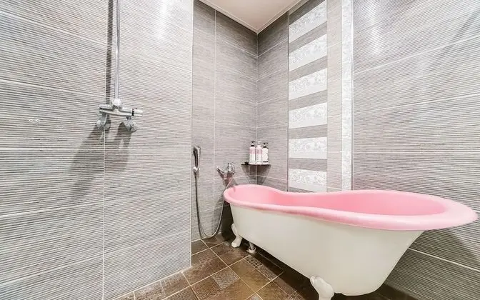 Oda (Twin Room (King and Single Bed))