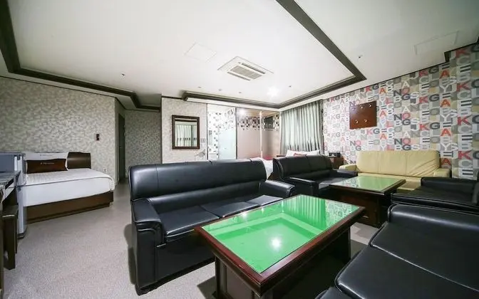 Oda (VIP Business Room (3 Bed (King Double)
