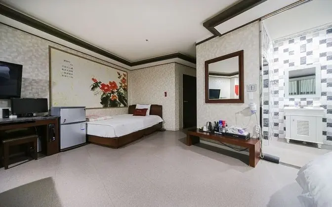 Oda (VIP Business Room (3 Bed (King Double)