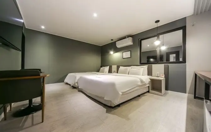 Oda (Premium (Netflix YouTube Available Tw)