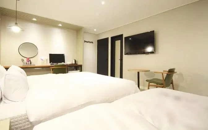 Oda (Premium (Netflix YouTube Available Tw)