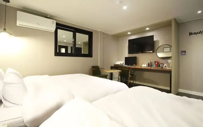 Oda (Premium (Netflix YouTube Available Tw)