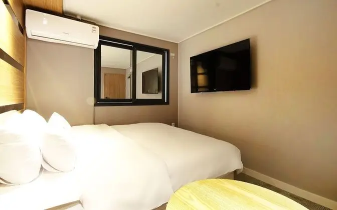 Oda (Standard (Netflix YouTube available))