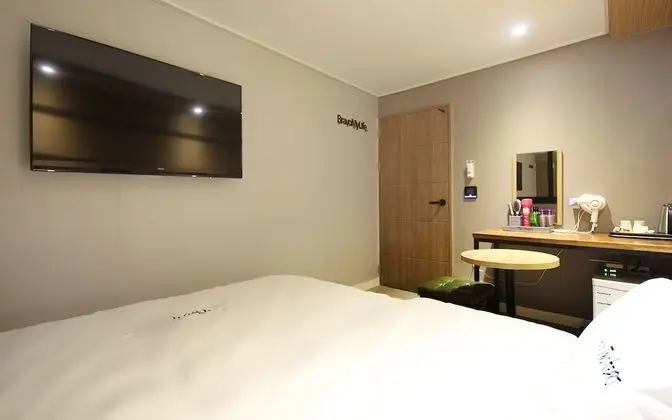 Oda (Standard (Netflix YouTube available))