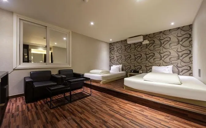 Oda (Twin (Double+Single Bed))