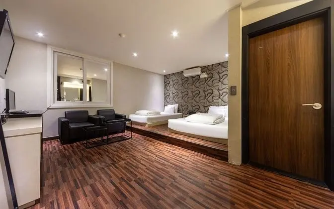 Oda (Twin (Double+Single Bed))