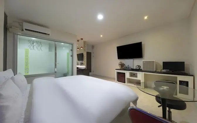 Oda (Deluxe (Air Purifier Bidet 55-inch TV)