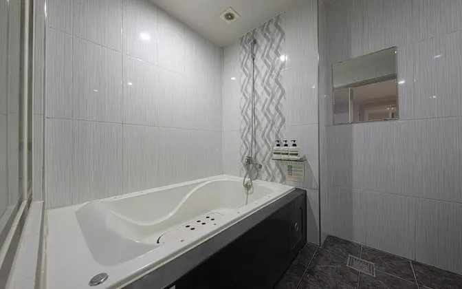 Oda (Deluxe (Air Purifier Bidet 55-inch TV)