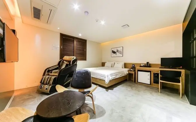 Oda (Premium Massage Chair (Netflix Availa)