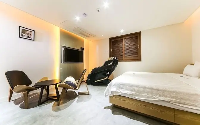 Oda (Premium Massage Chair (Netflix Availa)