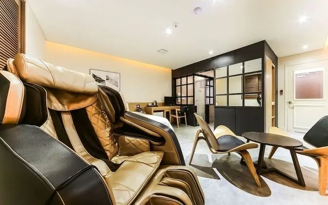 Oda (Premium Massage Chair (Netflix Availa)