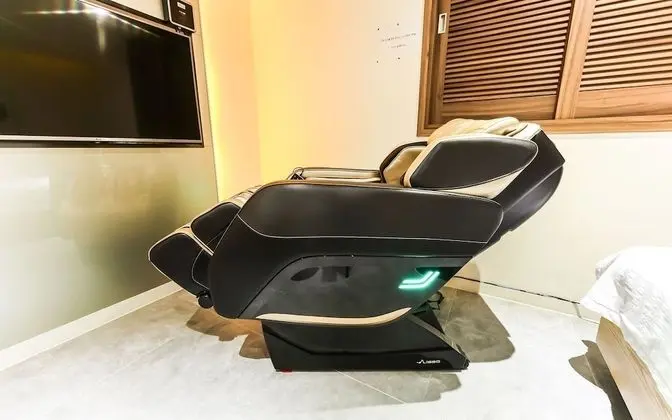 Oda (Premium Massage Chair (Netflix Availa)