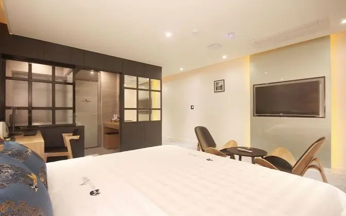 Oda (Premium Massage Chair (Netflix Availa)