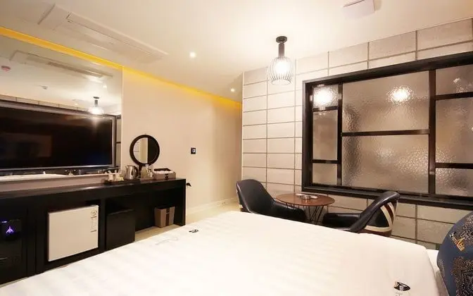 Oda (Standard (Netflix Available Bathtub S)