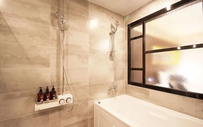 Oda (Standard (Netflix Available Bathtub S)