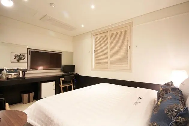 Oda (Standard (Netflix Available Bathtub S)