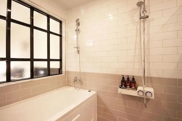 Oda (Standard (Netflix Available Bathtub S)