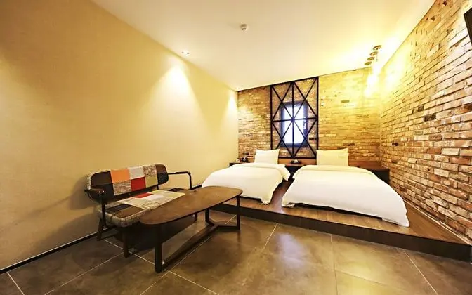 Oda (Deluxe twin (single + single free bre)