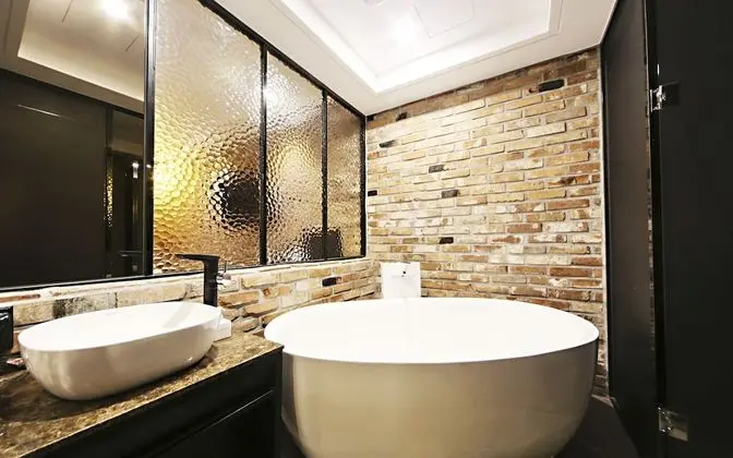 Oda (Deluxe twin (single + single free bre)