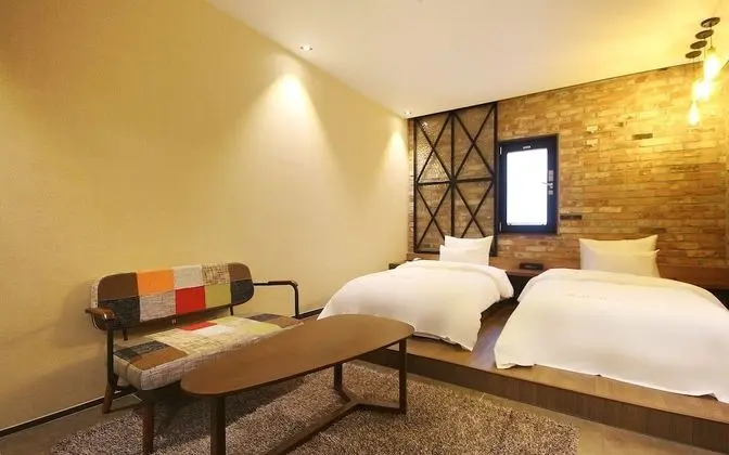 Oda (Deluxe twin (single + single free bre)