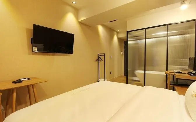 Oda (Standard (free breakfast))