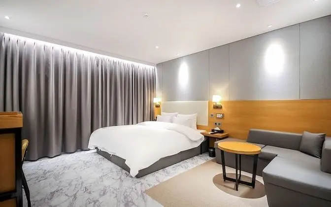 Oda (Deluxe (with styler Netflix watching )