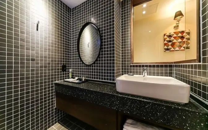 Oda (Deluxe (with styler Netflix watching )