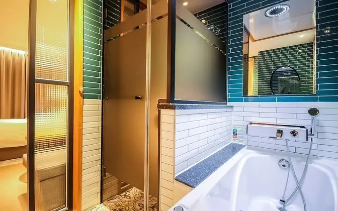 Oda (Deluxe (with styler Netflix watching )