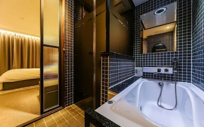 Oda (Deluxe (with styler Netflix watching )