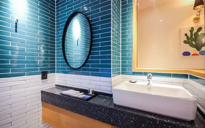 Oda (Deluxe (with styler Netflix watching )