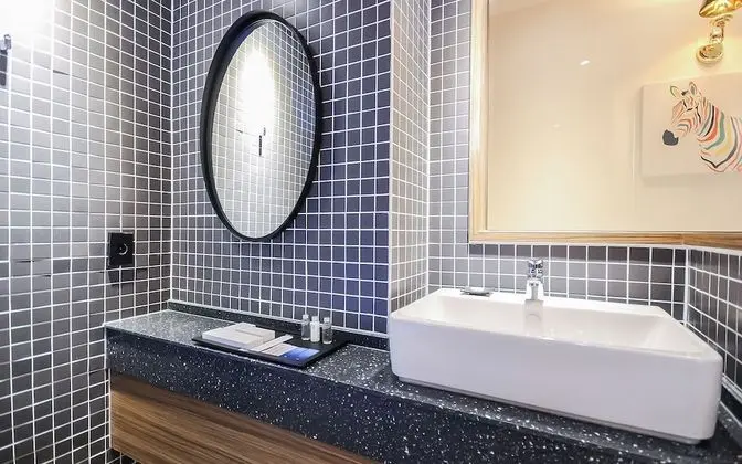 Oda (Deluxe (with styler Netflix watching )