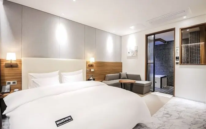 Oda (Deluxe (with styler Netflix watching )