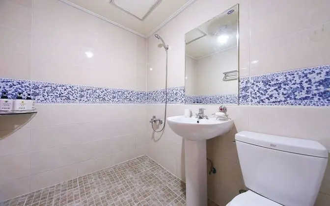 Oda (Deluxe Room - Netflix YouTube availab)