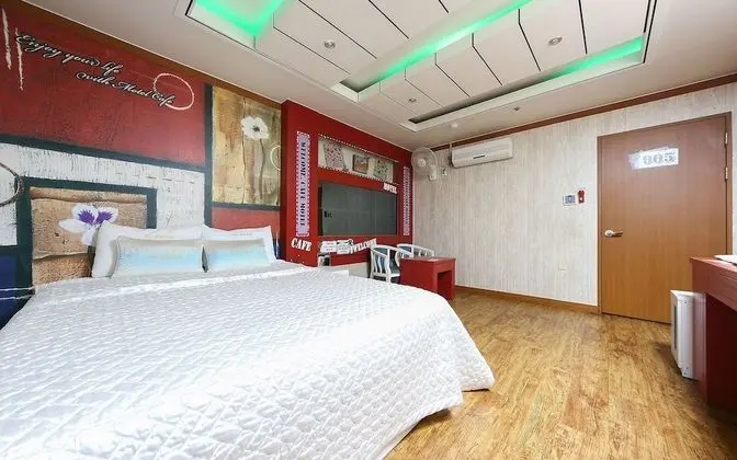 Oda (Premium-Netflix YouTube available (Ne)