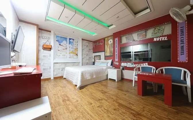 Oda (Premium-Netflix YouTube available (Ne)