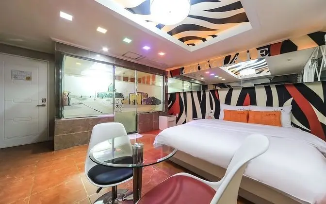 Oda (Deluxe room-13 o'clock (Netflix avail)