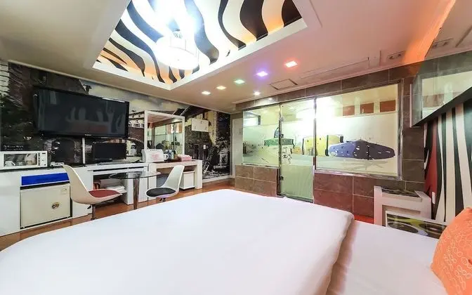 Oda (Deluxe room-13 o'clock (Netflix avail)