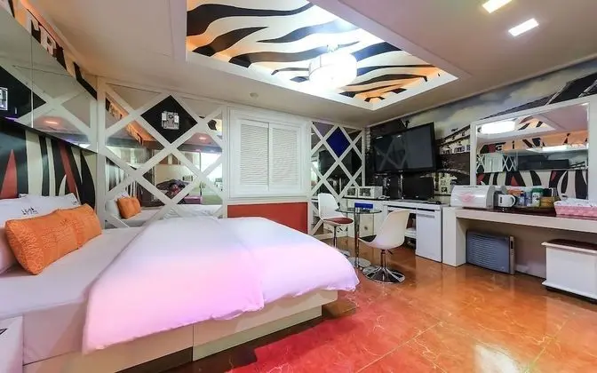 Oda (Deluxe room-13 o'clock (Netflix avail)