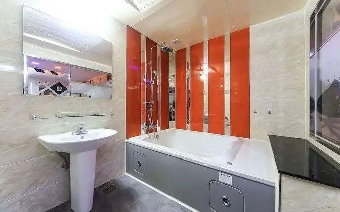 Oda (Deluxe room-13 o'clock (Netflix avail)