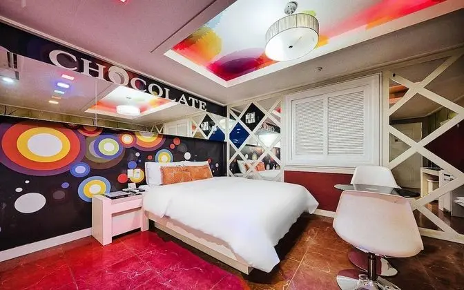 Oda (Deluxe room-13 o'clock (Netflix avail)