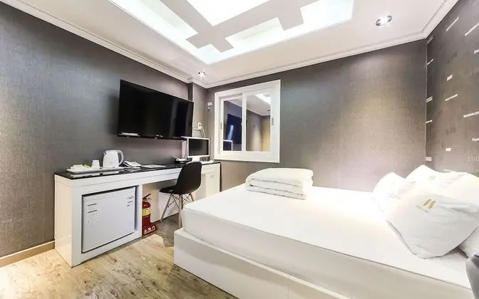 Oda (Standard (Netflix Available with Pers)