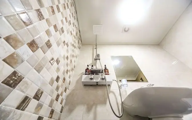 Oda (Standard (Netflix Available with Pers)