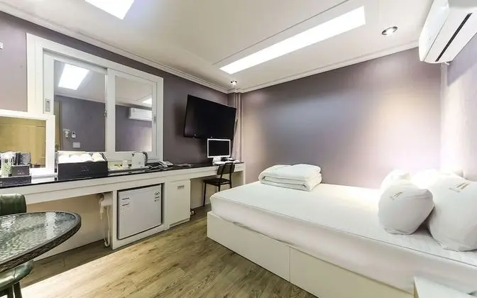 Oda (Standard (Netflix Available with Pers)